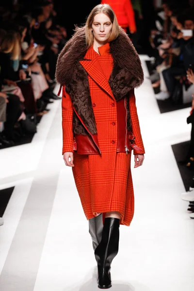 Look 3